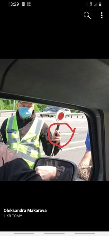 З'явилося відео, де "копи" загрожують волонтерам: зараз я вас застрелю