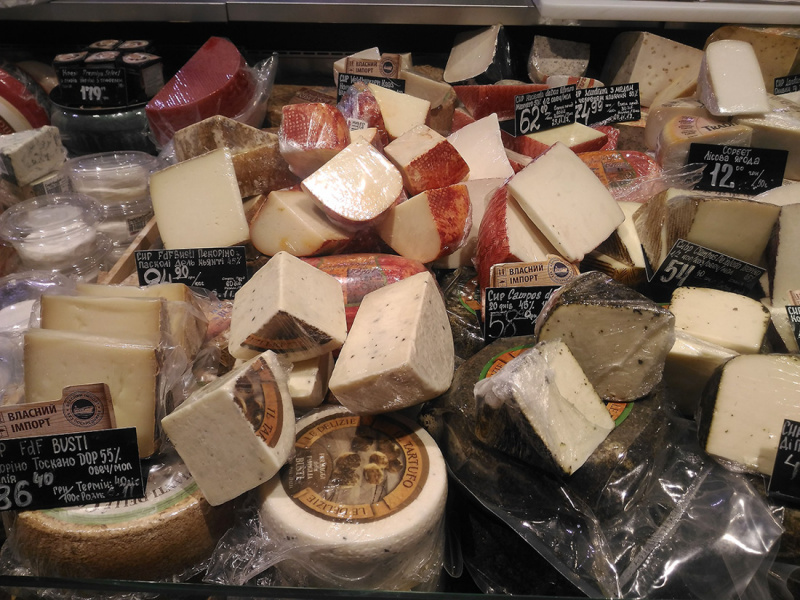 &quot;О, запрещеночка&quot;: российский блогер показал, что едят &quot;нищие украинцы&quot;