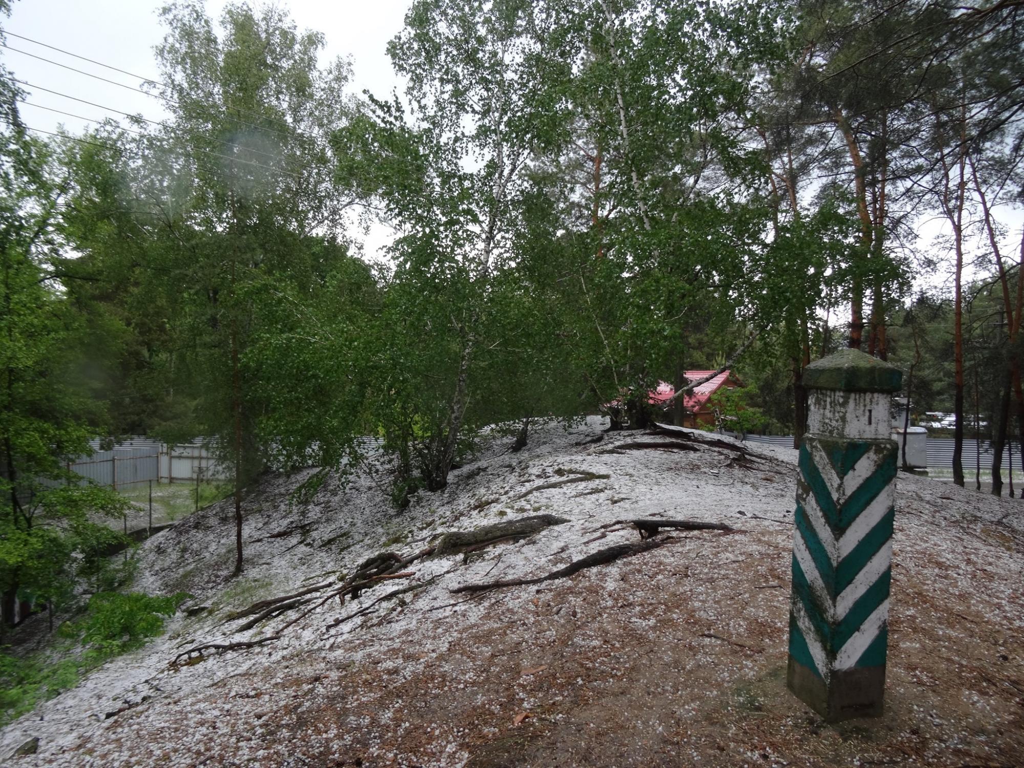Зима в травні: українців налякав сильний град (яскраві фото)