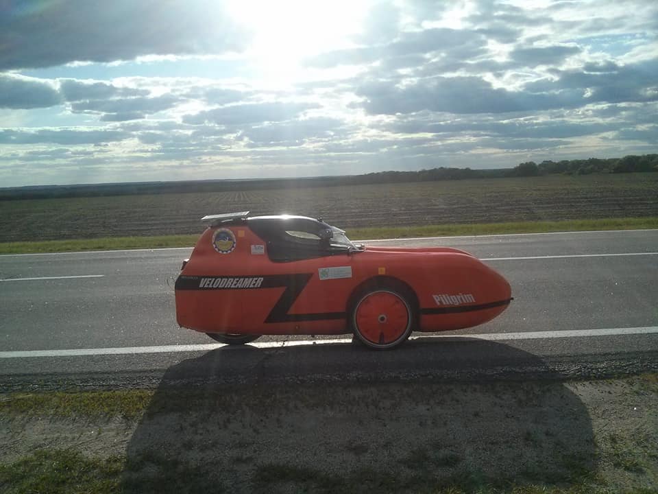 Украинец создал уникальный веломобиль-электрокар: Пилигрим готовится покорять Европу