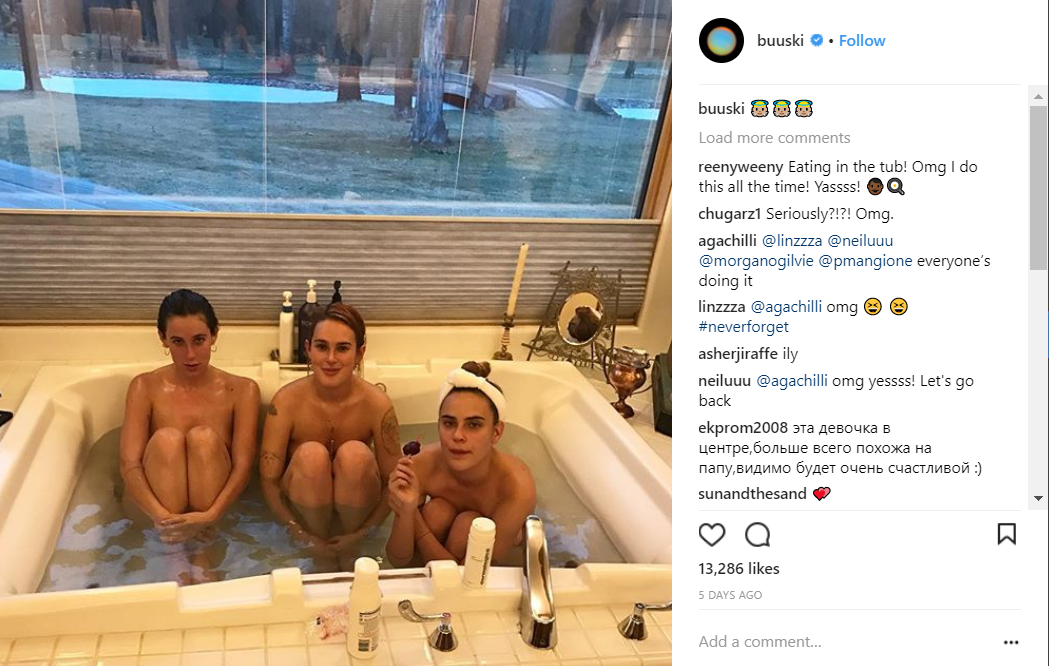 Діти Брюса Вілліса і Демі Мур оголилися заради спільного фото