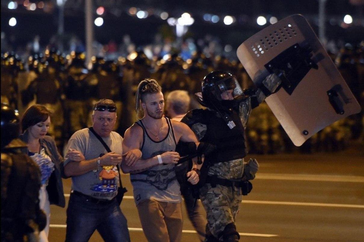 Настільки злим народ ще не був: фото протестів у Білорусі, які зачіпають за живе