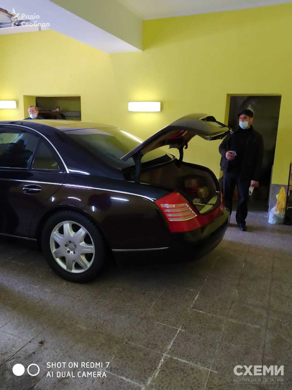 На Закарпатье провели обыск роскошного дома Медведчука: появились первые фото