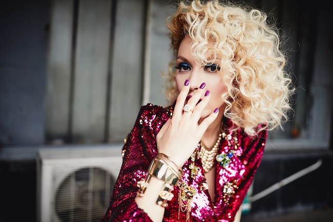 Королева ночи: Оля Полякова представила новый зажигательный клип