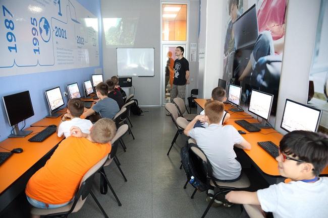 Нові знайомства, знання і ніякого &quot;напрягу&quot;: ідеальне літо в комп'ютерному таборі Академії КРОК