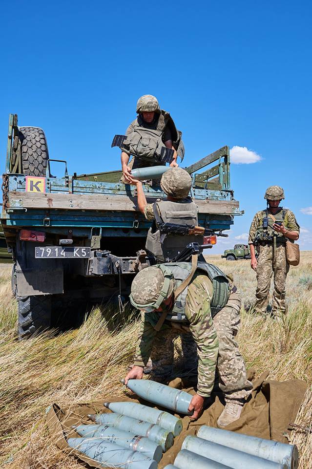 В сети показали захватывающие фото военных учений украинских десантников