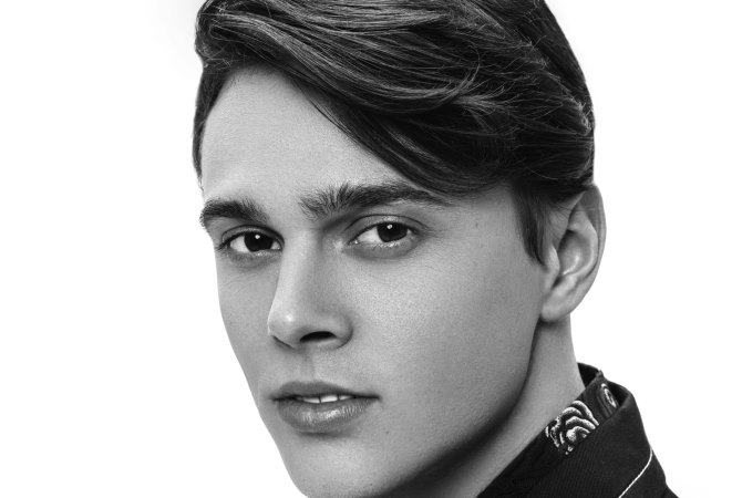 "Родной отец меня не воспитывал": певец ALEKSEEV рассказал о своей мечте увидеть папу