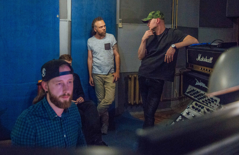 "Тримай мене": Бумбокс и The Gitas презентовали акустическую версию эмоциональной песни