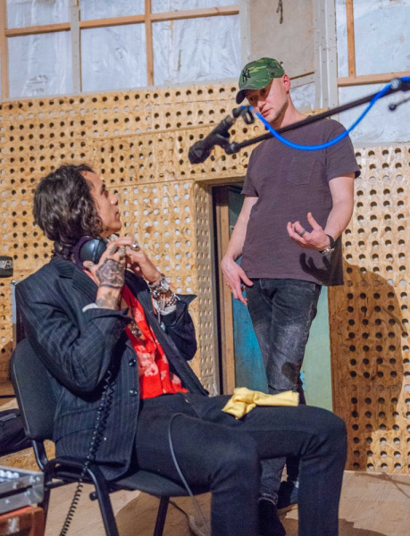 "Тримай мене": Бумбокс и The Gitas презентовали акустическую версию эмоциональной песни