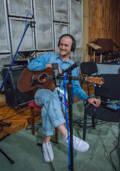 "Тримай мене": Бумбокс и The Gitas презентовали акустическую версию эмоциональной песни