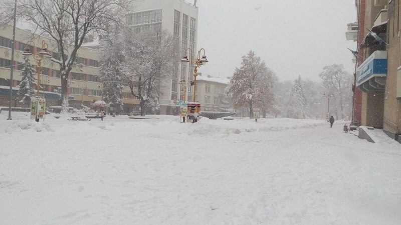 Ивано-Франковск оказался в плену снега: опубликованы фото