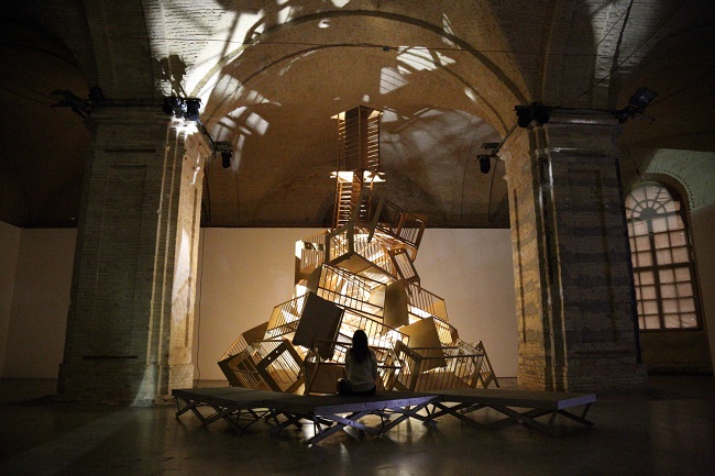 Инсталляция "(NO) LIFE!" Зинаиды Лихачевой