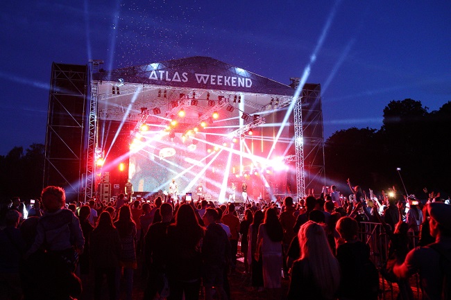 Ночью Atlas Weekend зажигал звезды и разжигал ненависть жителей Голосеевского района