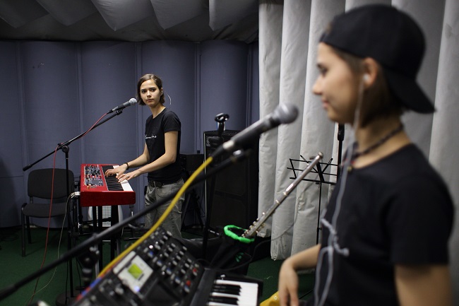 Bloom Twins во время репетиции