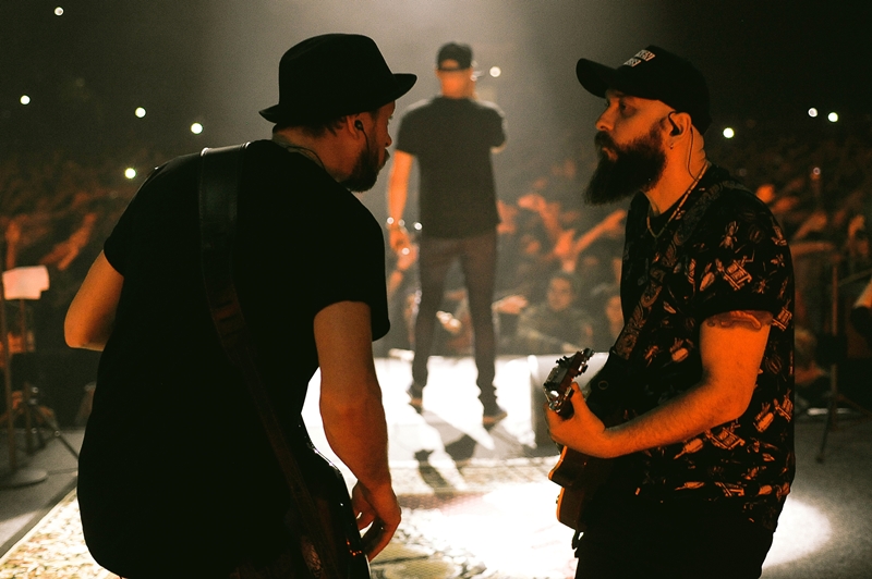 "Голий король": в Киеве отгремел большой сольный концерт группы "Бумбокс" (фотоотчет)