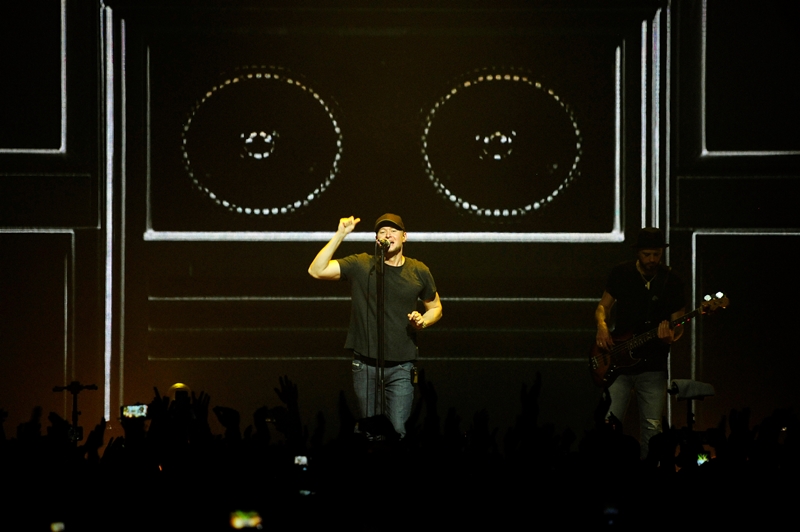 "Голий король": в Киеве отгремел большой сольный концерт группы "Бумбокс" (фотоотчет)