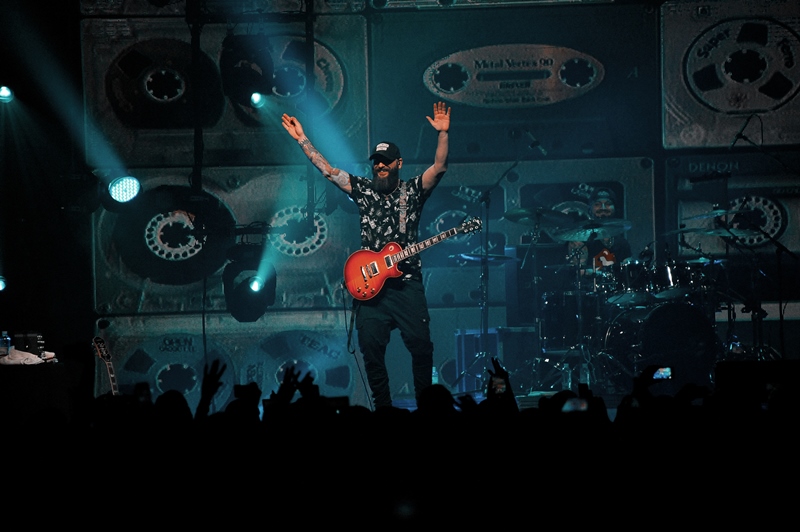 "Голий король": в Киеве отгремел большой сольный концерт группы "Бумбокс" (фотоотчет)