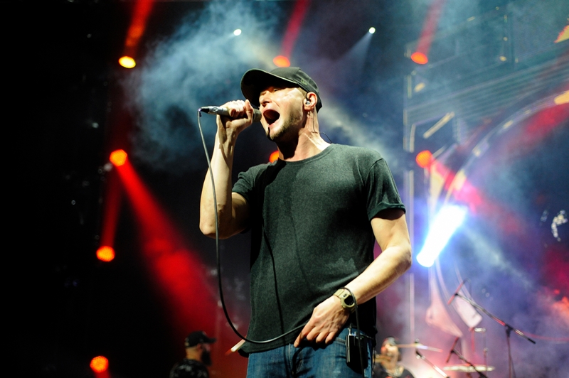 "Голий король": в Киеве отгремел большой сольный концерт группы "Бумбокс" (фотоотчет)