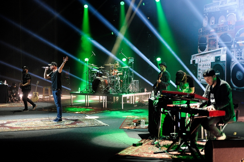 "Голий король": в Киеве отгремел большой сольный концерт группы "Бумбокс" (фотоотчет)