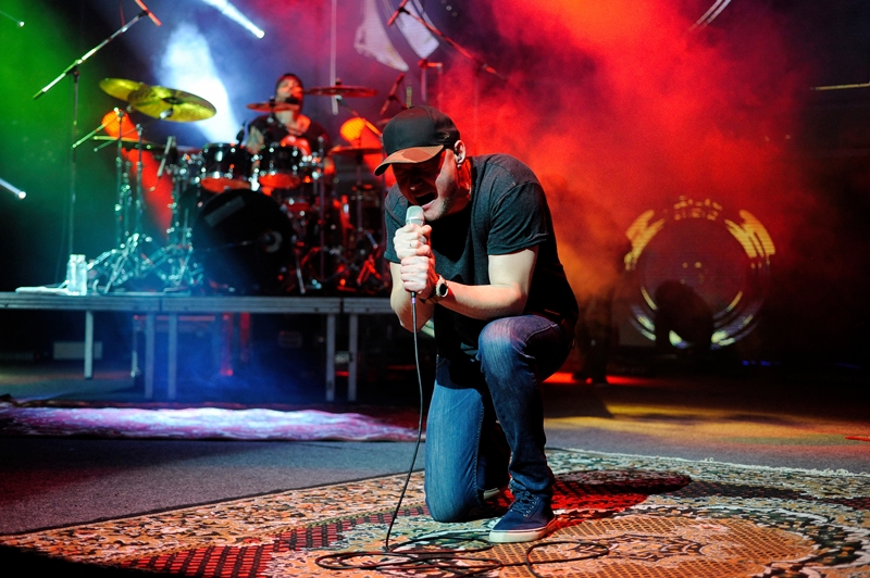 "Голий король": в Киеве отгремел большой сольный концерт группы "Бумбокс" (фотоотчет)