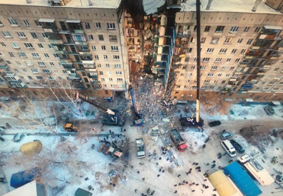 Біля обваленого будинку у Магнітогорську затримали підозрілого чоловіка