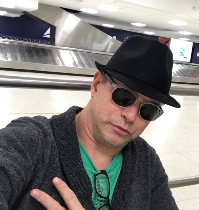 Будет молиться за Украину: голливудский актер приехал в Киев (фото)