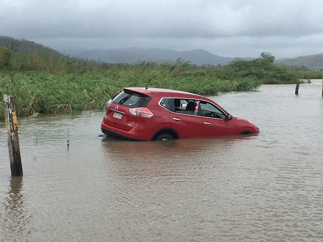 В сети показали циклон "Дебби" и его последствия в Австралии