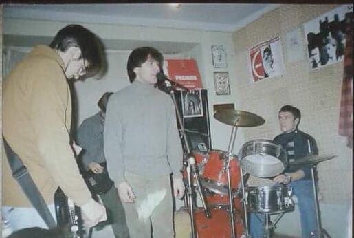 Вакарчук порадовал поклонников уникальным архивным снимком