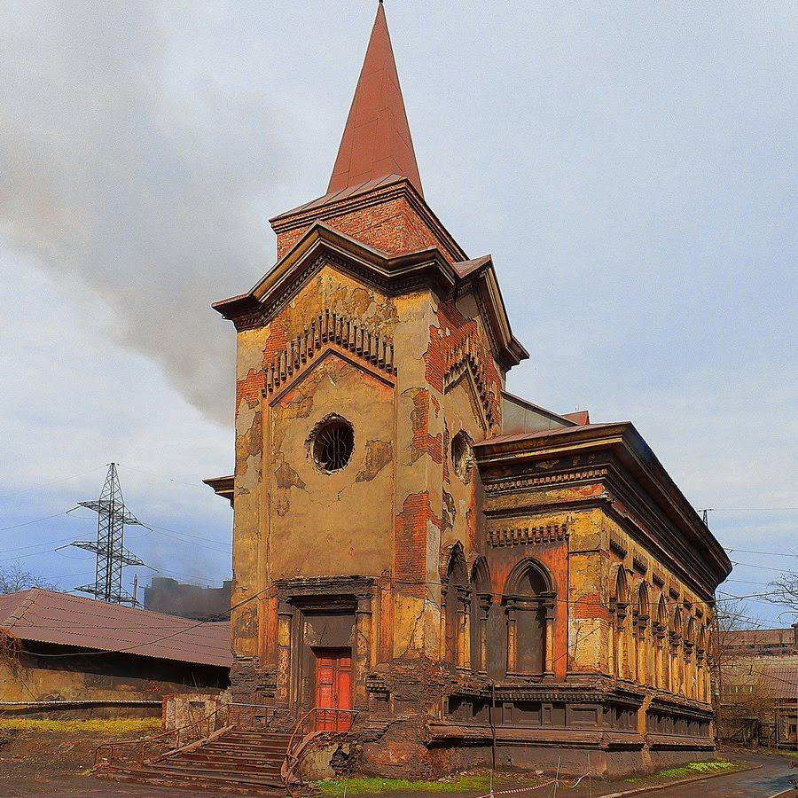 Єнакієве в руїнах: як виглядає сьогодні мала батьківщина втікача Януковича (фото)
