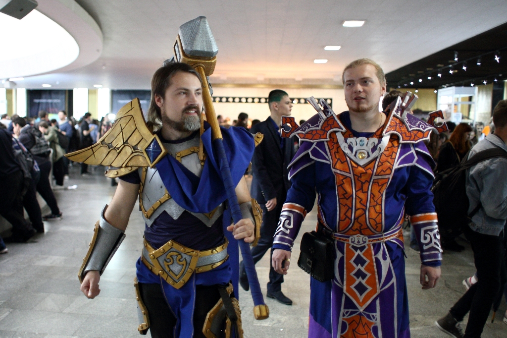 Косплееры World of Warcraft в рейдовой экипировке первого тира