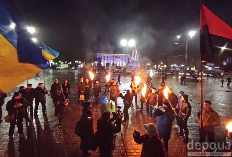 У містах України яскраво та незвично відзначили день народження Бандери: як це було