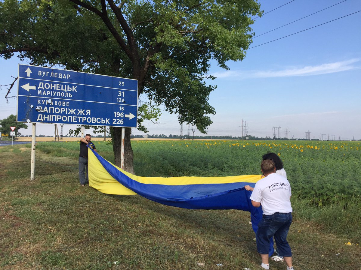В центре оккупированного Донецка вывесили украинский флаг (фото, видео)