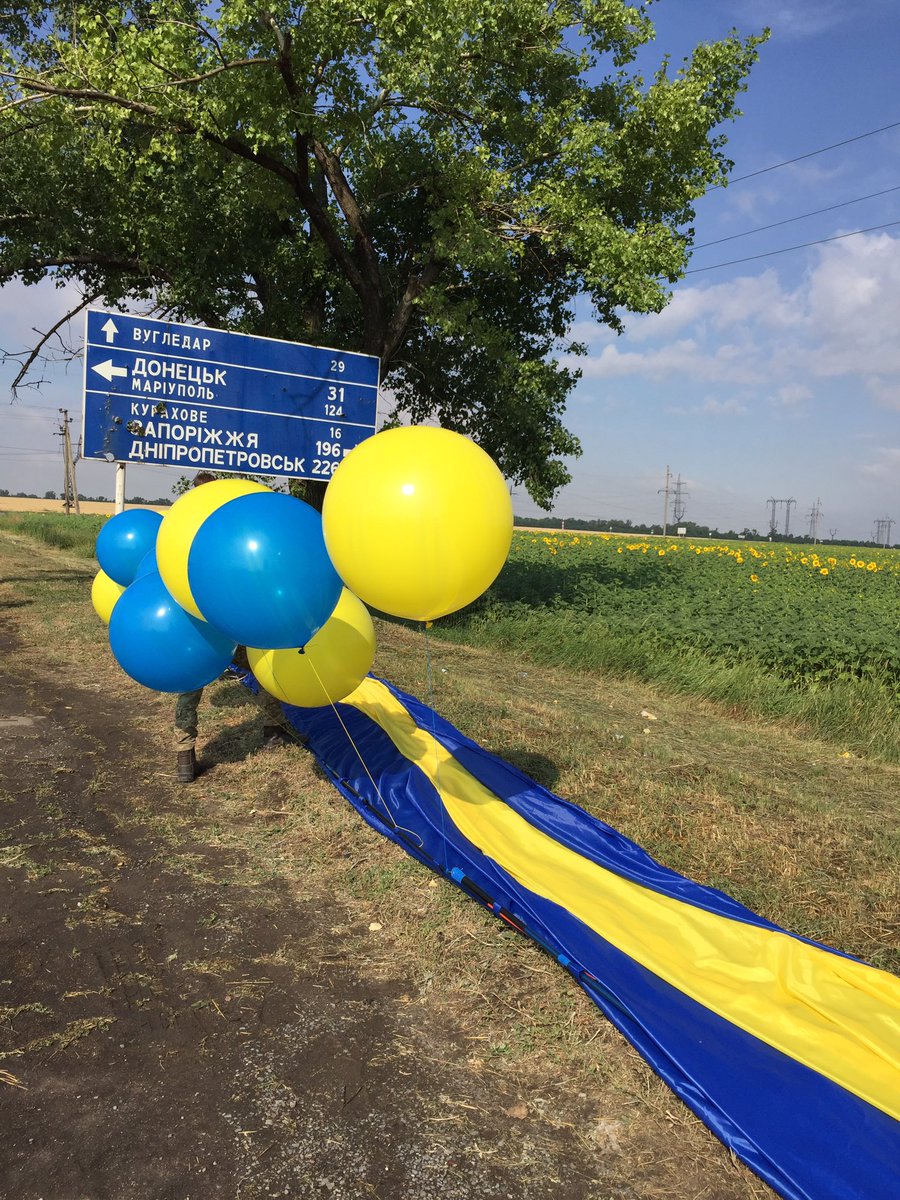 В центре оккупированного Донецка вывесили украинский флаг (фото, видео)