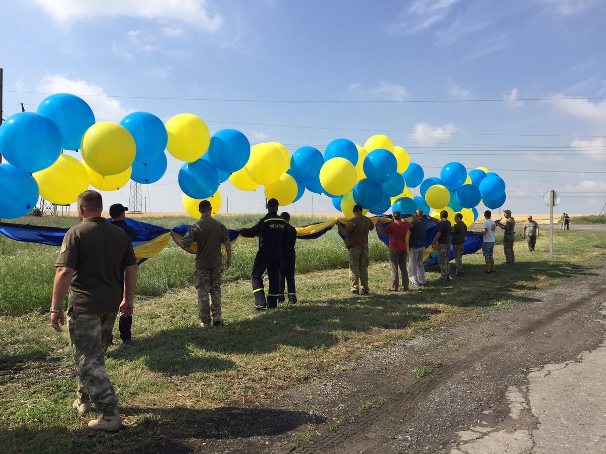 В центре оккупированного Донецка вывесили украинский флаг (фото, видео)