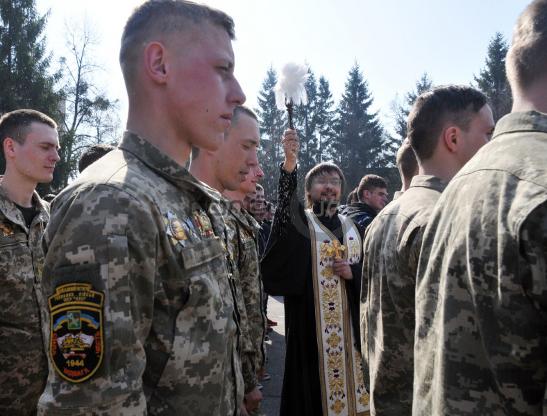 В Украине стартовал весенний призыв: в Харькове состоялись торжественные проводы (фото)