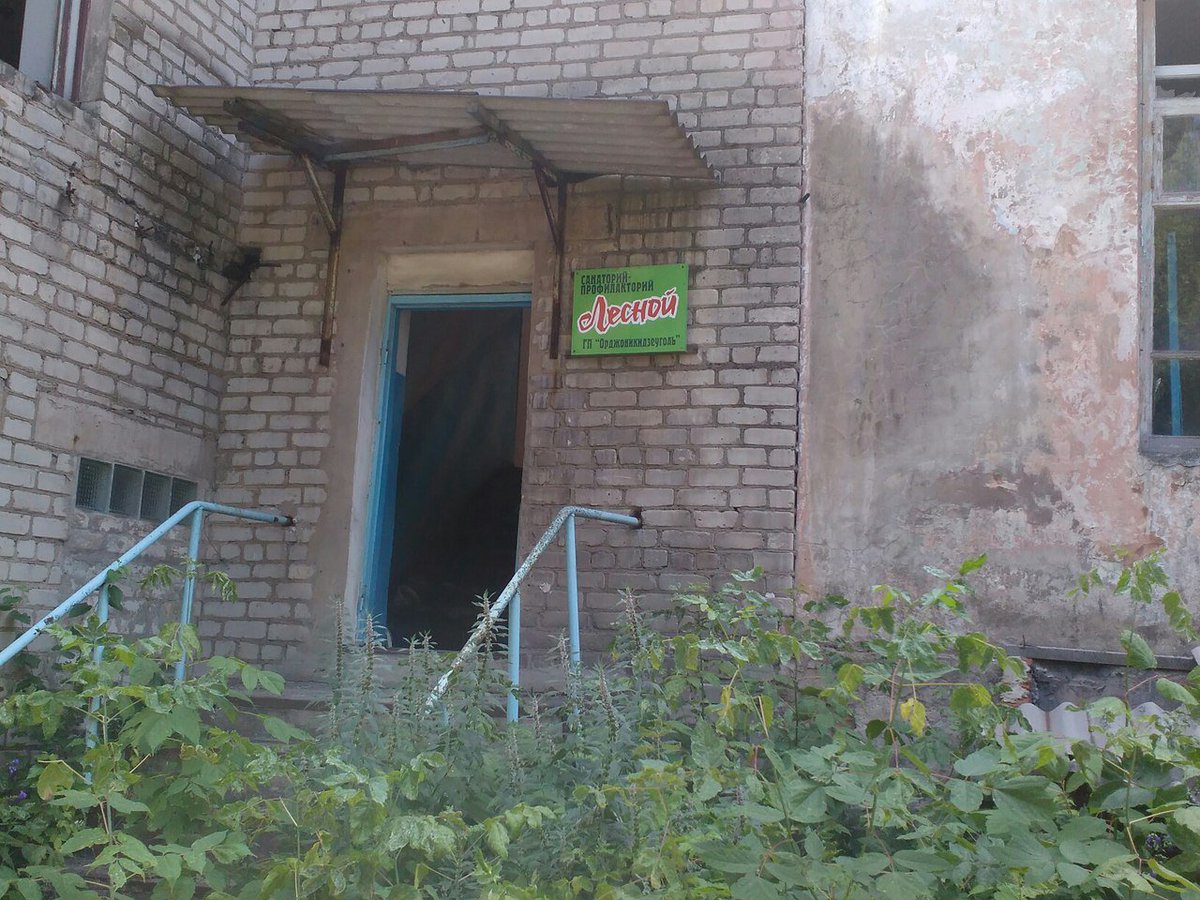 Єнакієве в руїнах: як виглядає сьогодні мала батьківщина втікача Януковича (фото)