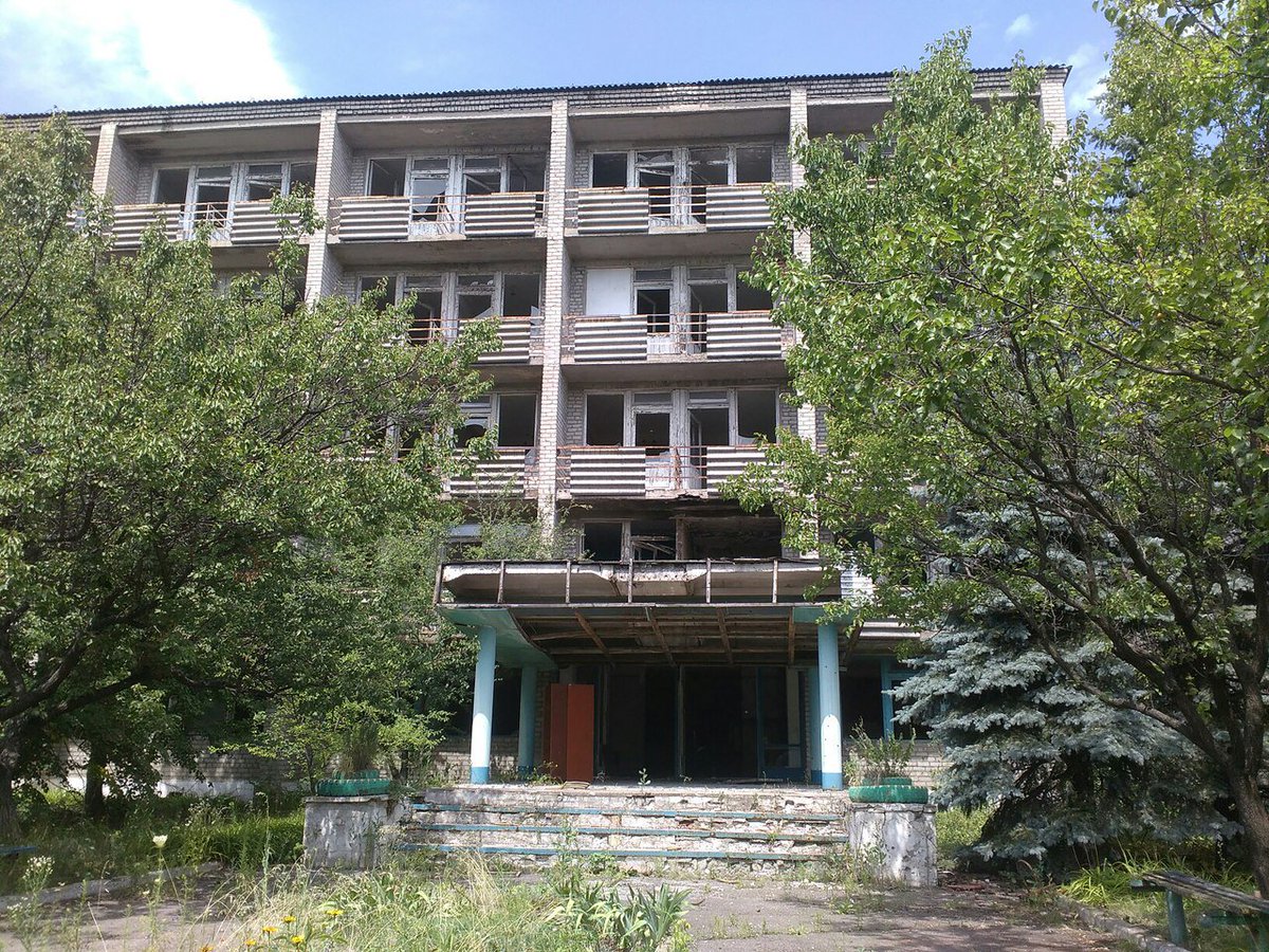 Єнакієве в руїнах: як виглядає сьогодні мала батьківщина втікача Януковича (фото)