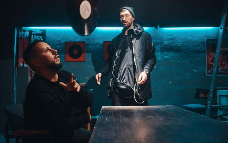 "Данина музиці та естетиці": MONATIK показав вражаючі фото зі зйомок нового кліпу