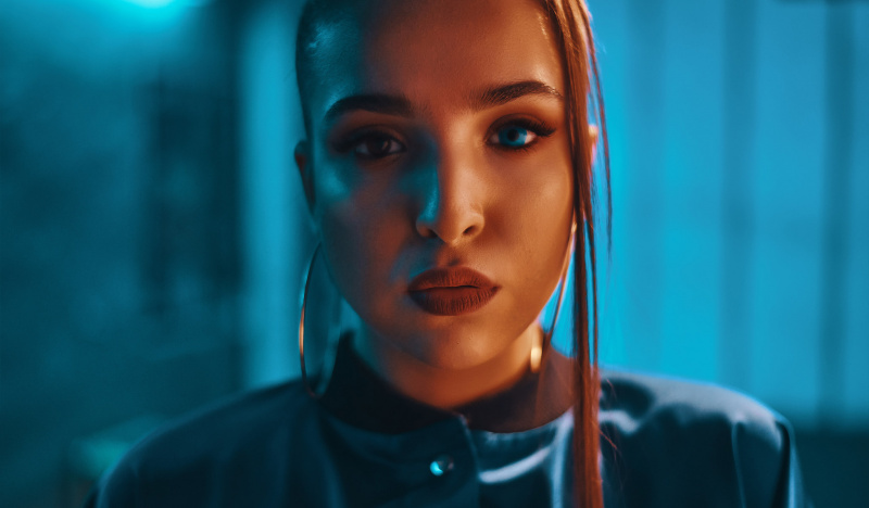 "Данина музиці та естетиці": MONATIK показав вражаючі фото зі зйомок нового кліпу