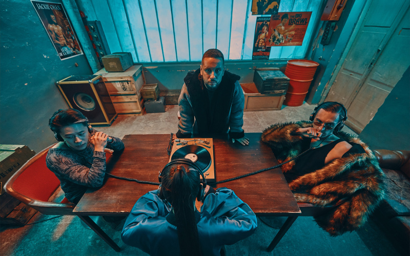 "Данина музиці та естетиці": MONATIK показав вражаючі фото зі зйомок нового кліпу