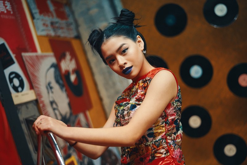 "Данина музиці та естетиці": MONATIK показав вражаючі фото зі зйомок нового кліпу