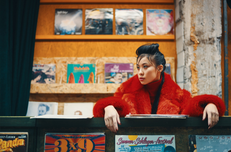 "Данина музиці та естетиці": MONATIK показав вражаючі фото зі зйомок нового кліпу