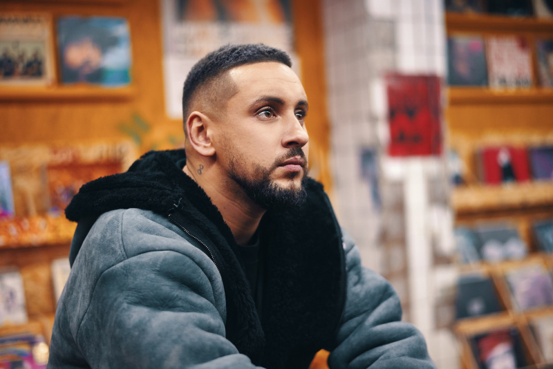 &quot;Данина музиці та естетиці&quot;: MONATIK показав вражаючі фото зі зйомок нового кліпу