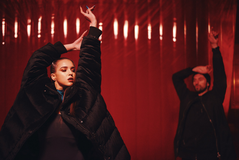 "Данина музиці та естетиці": MONATIK показав вражаючі фото зі зйомок нового кліпу