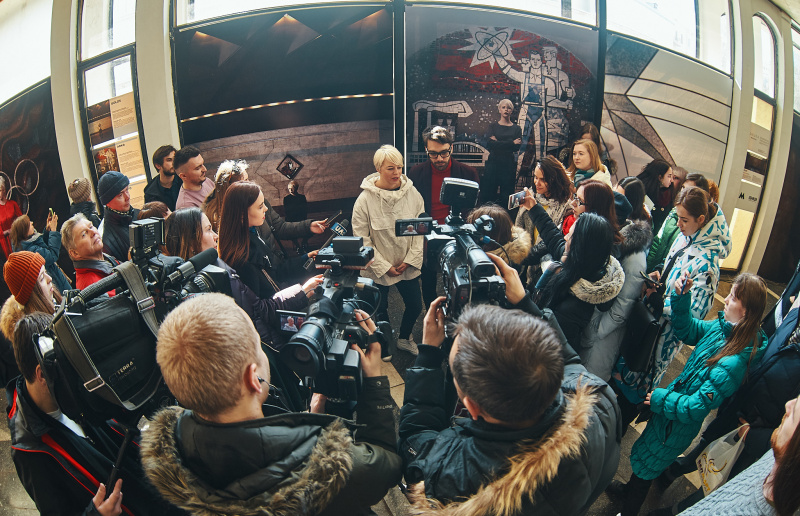 ONUKA презентувала приголомшливий арт-проект у київському метро (фото)