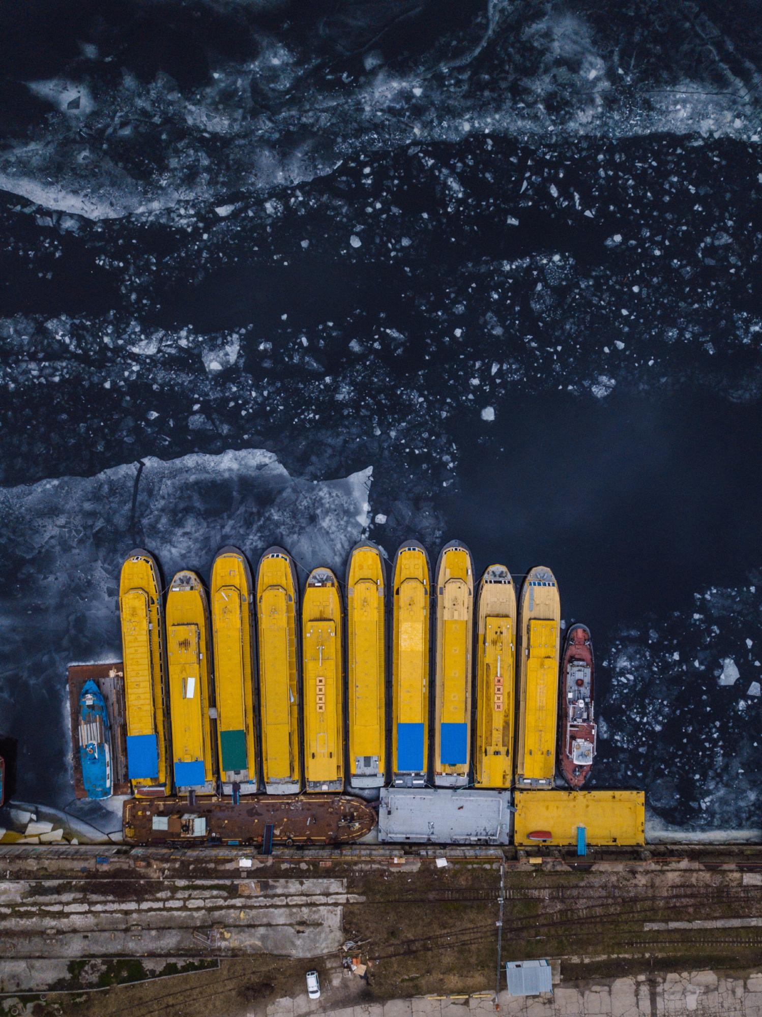 Невероятно красиво: фотограф снял зимний Киев с помощью дрона