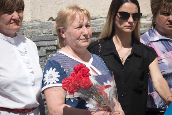 "Не зміг вийти з цієї війни": у школі Дніпра встановили меморіальну дошку герою АТО (ФОТО)