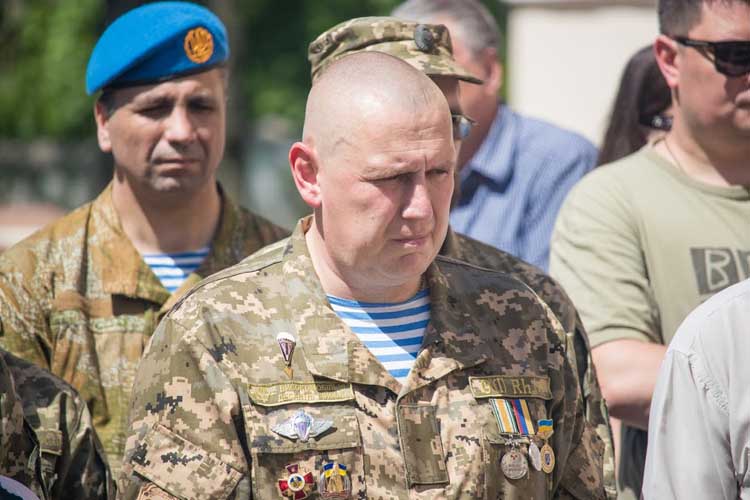 "Не зміг вийти з цієї війни": у школі Дніпра встановили меморіальну дошку герою АТО (ФОТО)