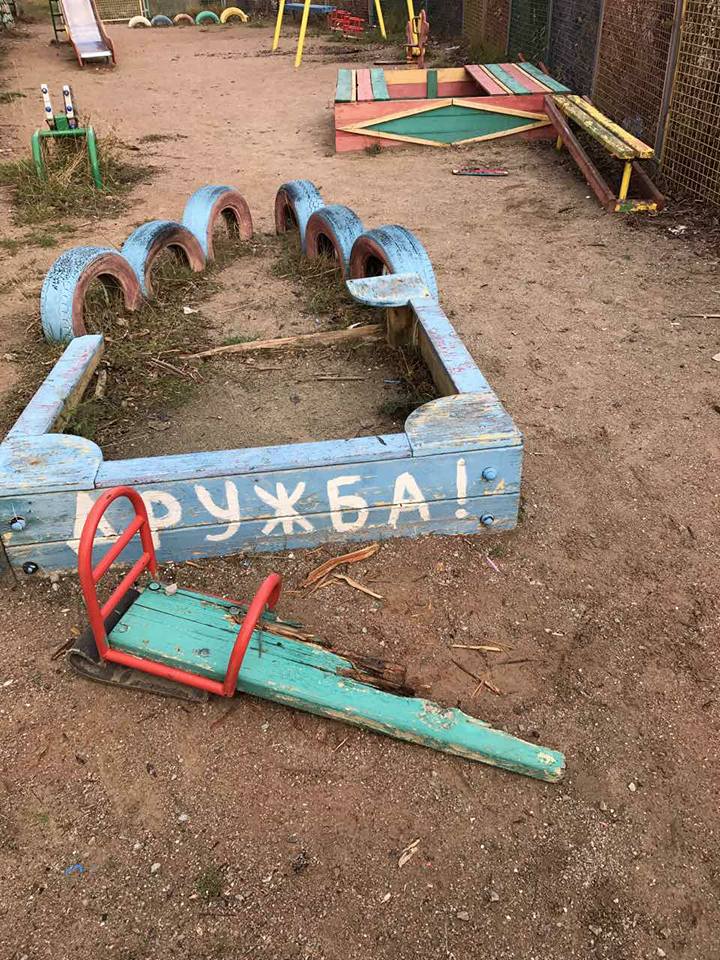 &quot;Убогое состояние&quot;: в сети показали фото разрушенной детской площадки в Ялте