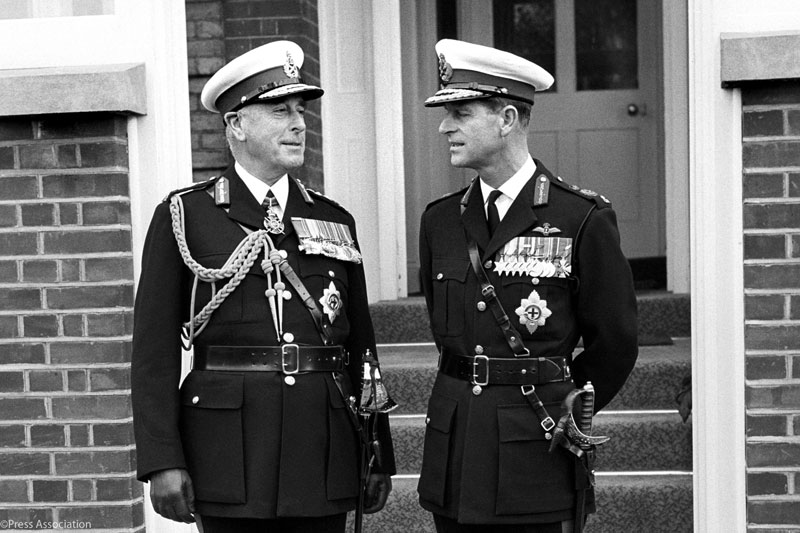 Принц Филипп передал принцу Гарри свое высокое звание